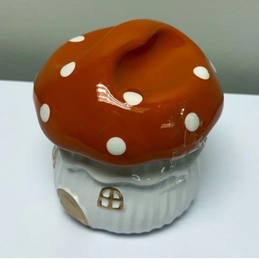 Target Bullseye Playground Novelty Ceramic Mushroom House Container w/ Lid